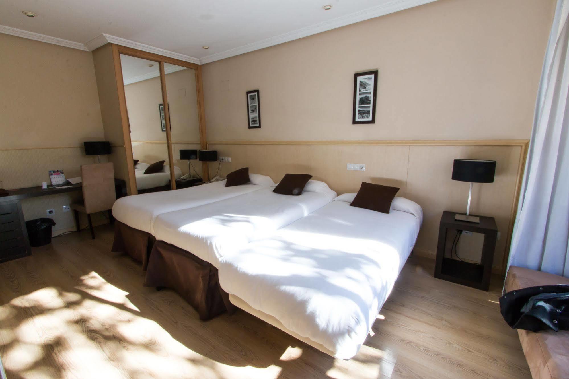 Hotel Suites Feria De Μαδρίτη Εξωτερικό φωτογραφία
