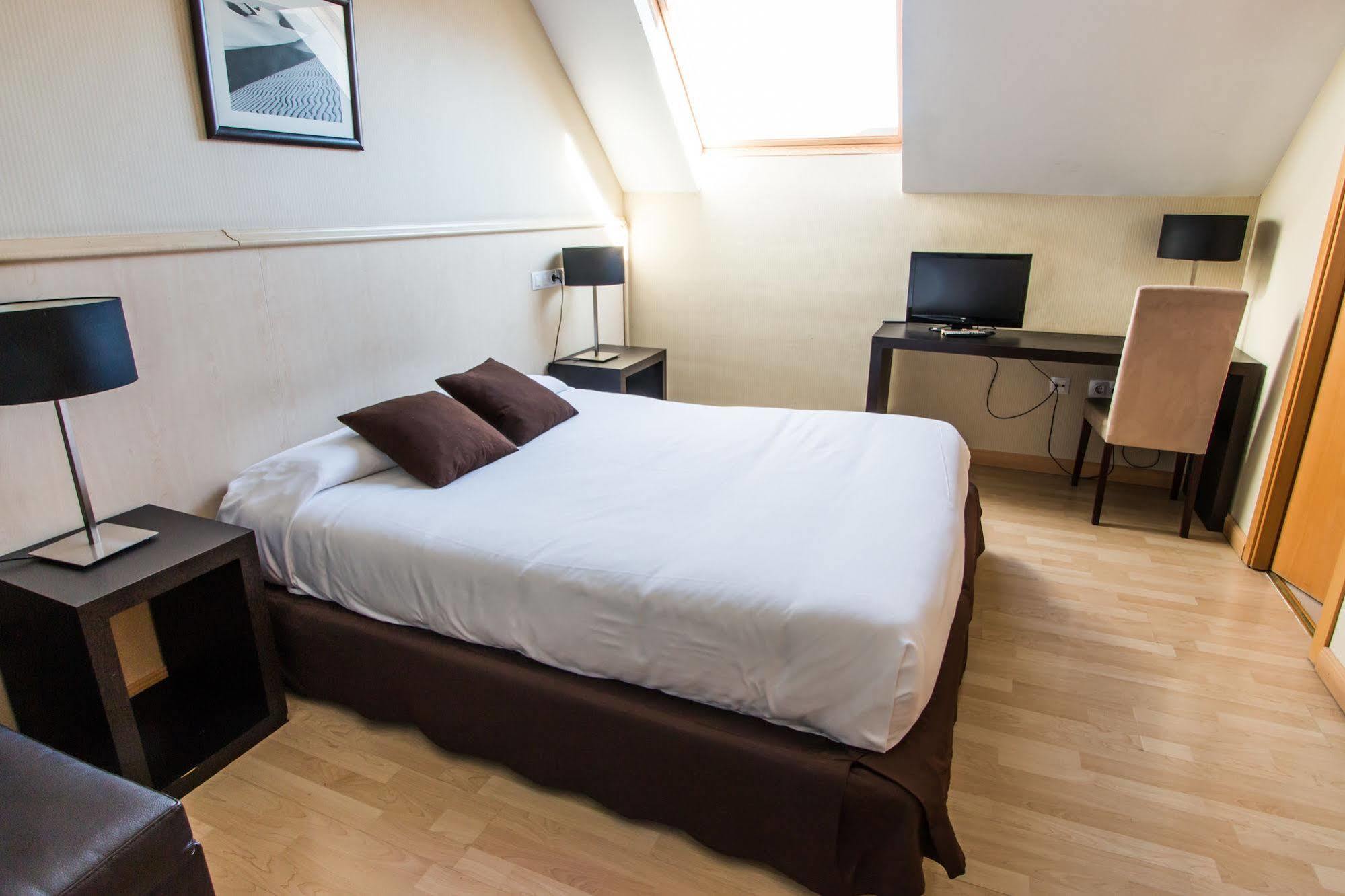 Hotel Suites Feria De Μαδρίτη Εξωτερικό φωτογραφία