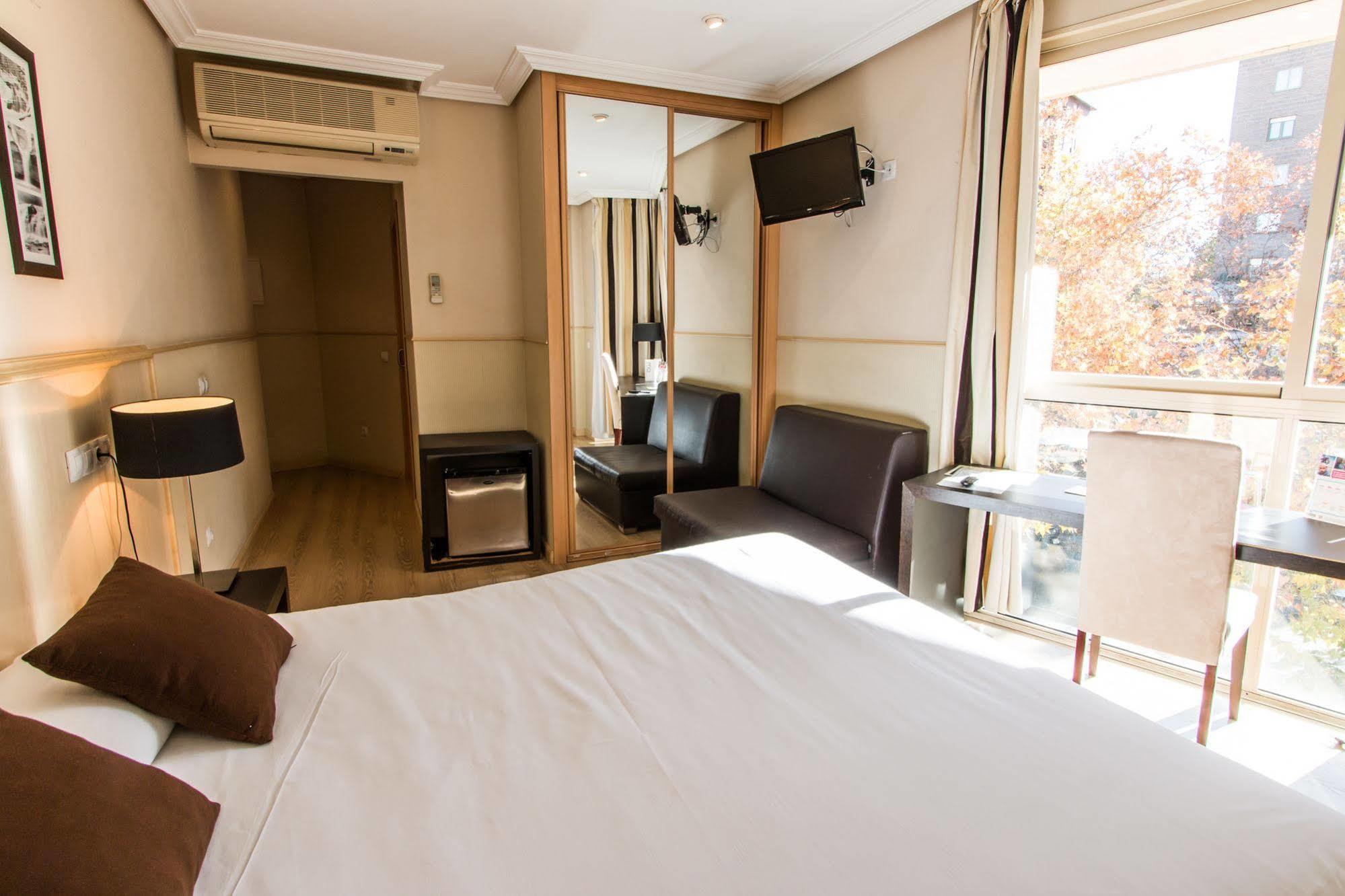 Hotel Suites Feria De Μαδρίτη Εξωτερικό φωτογραφία