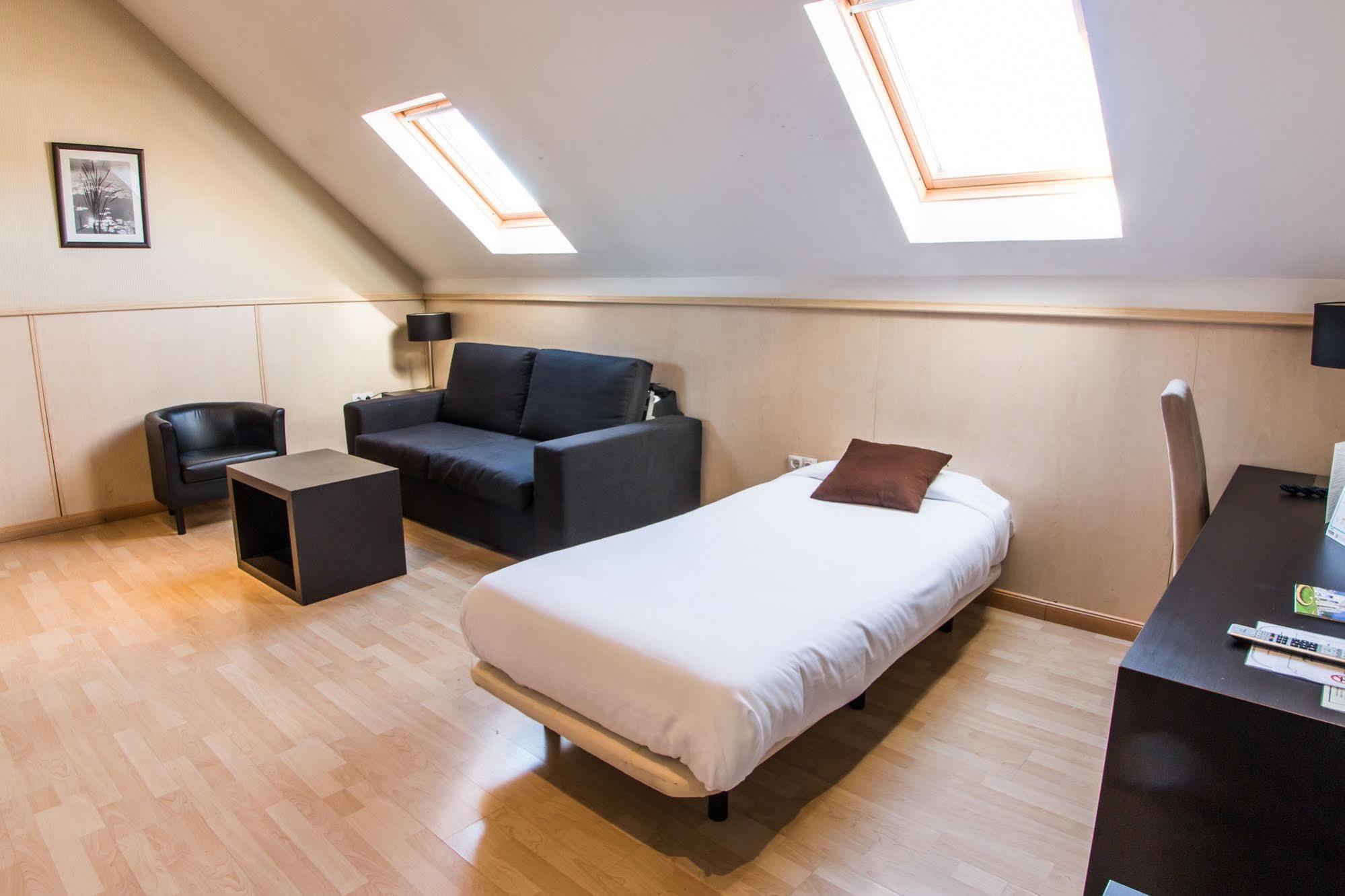 Hotel Suites Feria De Μαδρίτη Εξωτερικό φωτογραφία