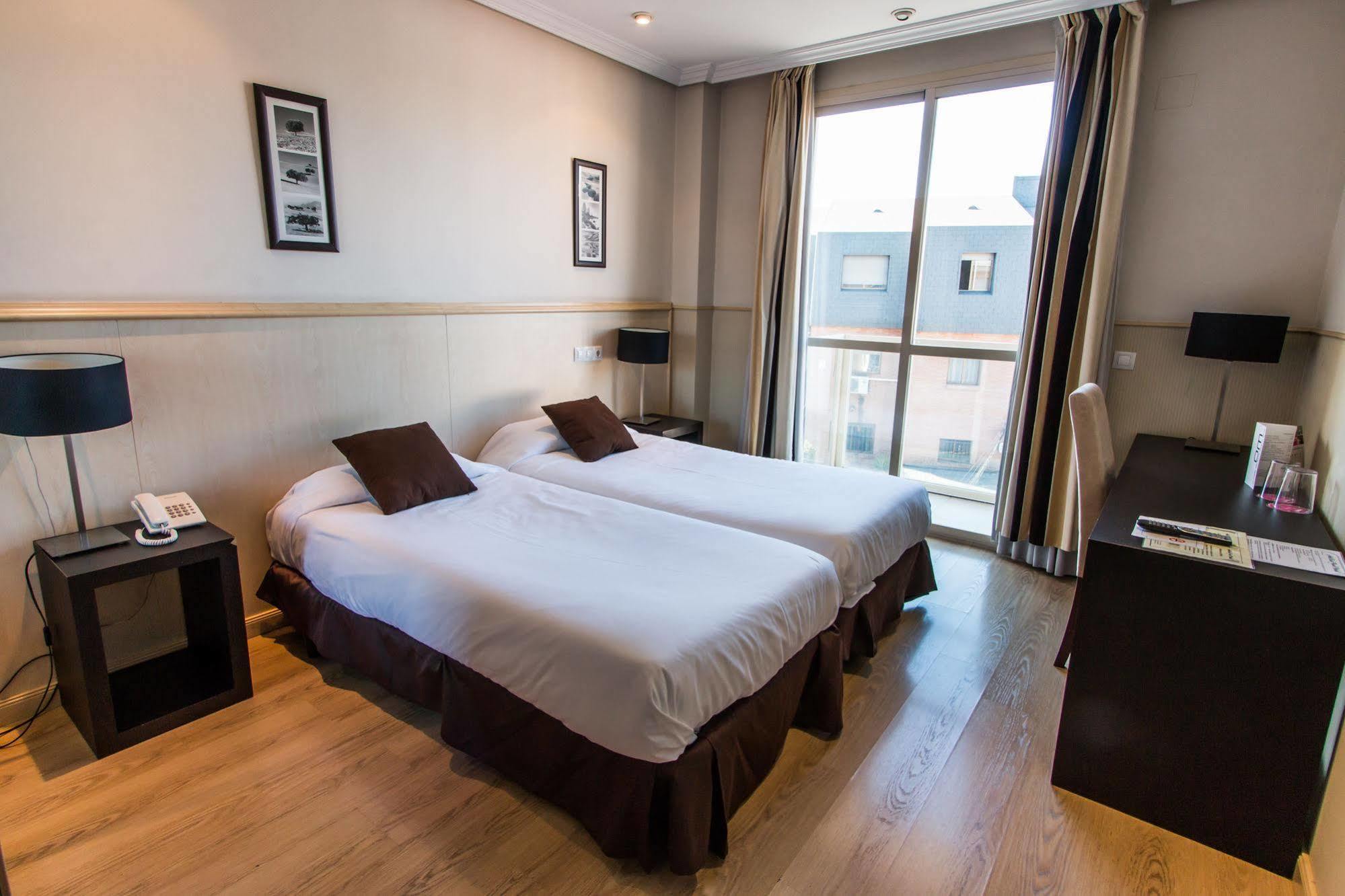 Hotel Suites Feria De Μαδρίτη Εξωτερικό φωτογραφία
